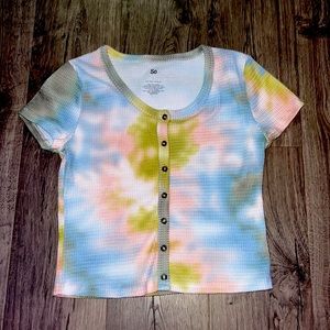 Over sized crop. Large and mixed color